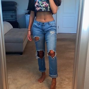 Distressed Boyfriend Jeans👖